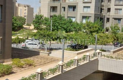 شقة - 2 غرف نوم - 2 حمامات للبيع في فيلدج جيت - المستثمرين الجنوبية - مدينة القاهرة الجديدة - القاهرة