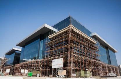 محل تجاري - استوديو - 3 حمامات للبيع في جولدن جيت - شارع التسعين الجنوبي - التجمع الخامس - مدينة القاهرة الجديدة - القاهرة
