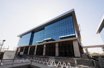 محل تجاري - استوديو - 3 حمامات للبيع في جولدن جيت - شارع التسعين الجنوبي - التجمع الخامس - مدينة القاهرة الجديدة - القاهرة