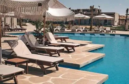 منزل مزدوج - 4 غرف نوم - 5 حمامات للبيع في دايركشن وايت - راس الحكمة - الساحل الشمالي