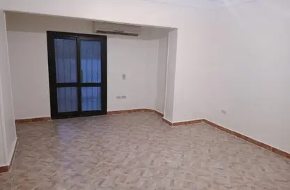 Office Space - 3 Bedrooms - 2 Bathrooms for rent in Hassan Ma'moon St. - 6th Zone - Nasr City - Cairo