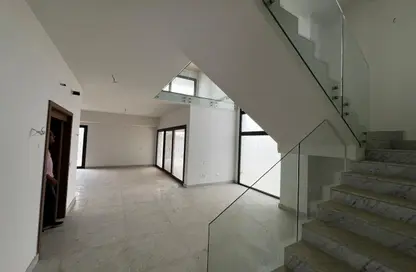 فيلا - 5 غرف نوم - 6 حمامات للايجار في كمبوند البروج - كمبوندات الشروق - مدينة الشروق - القاهرة