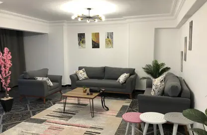 Apartment - 2 Bedrooms - 1 Bathroom for rent in Al Mesaha St. - Dokki - Giza