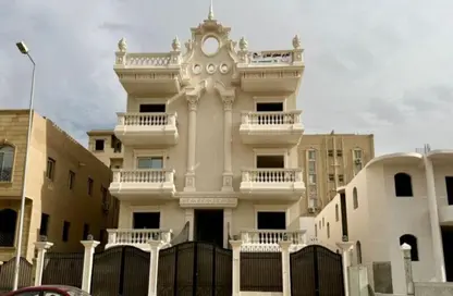 شقة - 3 غرف نوم - 3 حمامات للبيع في المجاورة الثانية - الحي الثالث شرق - مدينة الشروق - القاهرة