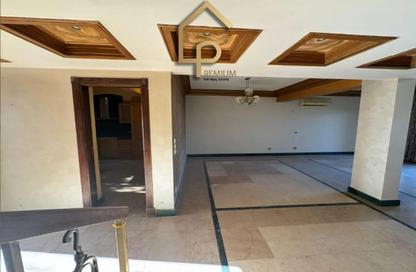Villa - 4 Bedrooms - 3 Bathrooms for rent in Zayed 2000 - 4th District - Sheikh Zayed City - Giza