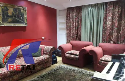 شقة - 4 غرف نوم - 1 حمام للايجار في شارع نجاتي سراج - المنطقة الثامنة - مدينة نصر - القاهرة