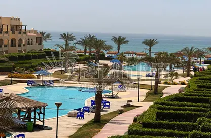 Chalet - 2 Bedrooms - 2 Bathrooms for sale in Lasirena Palm Beach - Al Ain Al Sokhna - Suez