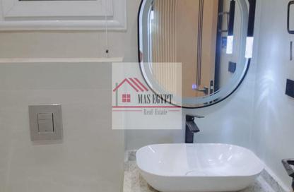 Apartment - 2 Bedrooms - 3 Bathrooms for sale in Mohandessin - Giza