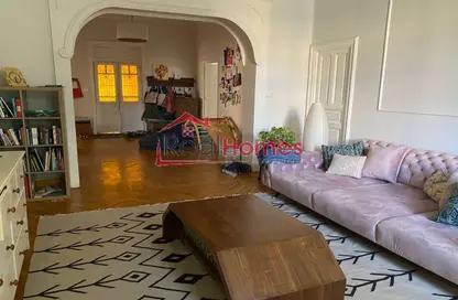 شقة - 4 غرف نوم - 2 حمامات للايجار في شارع الكامل محمد - الزمالك - القاهرة