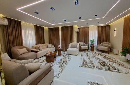 شقة - 3 غرف نوم - 3 حمامات للبيع في شارع شهاب - المهندسين - الجيزة
