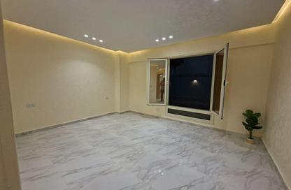 شقة - 3 غرف نوم - 2 حمامات للبيع في شارع شهاب - المهندسين - الجيزة