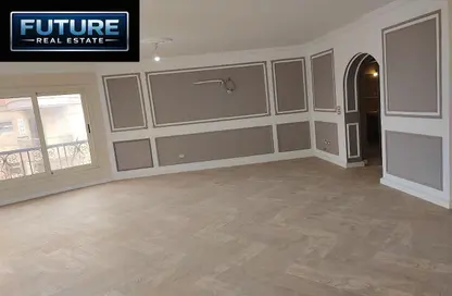 Apartment - 3 Bedrooms - 3 Bathrooms for sale in Road Inside Compound Al Safwa - Degla - Hay El Maadi - Cairo