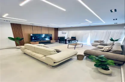 شقة - 3 غرف نوم - 2 حمامات للبيع في شارع كورنيش النيل - حي طرة - القاهرة