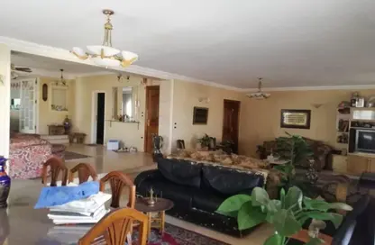 Apartment - 4 Bedrooms - 2 Bathrooms for sale in Hassan Ma'moon St. - 6th Zone - Nasr City - Cairo