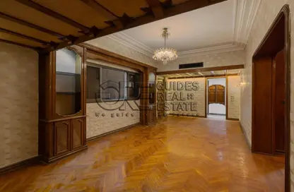 شقة - 5 غرف نوم - 3 حمامات للبيع في شارع عدن - المهندسين - الجيزة