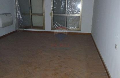 Apartment - 4 Bedrooms - 3 Bathrooms for sale in Al Kamel Mohamed St. - Zamalek - Cairo