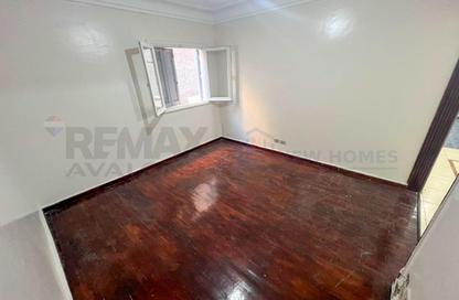 Apartment - 2 Bedrooms - 2 Bathrooms for sale in Tharwat - Hay Sharq - Alexandria