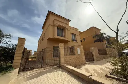 Villa - 5 Bedrooms - 4 Bathrooms for sale in Royal Meadows - Sheikh Zayed Compounds - Sheikh Zayed City - Giza