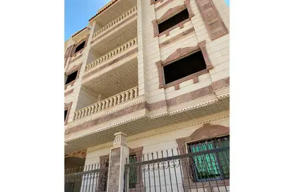 بناية كاملة - استوديو - 8 حمامات للبيع في المجاورة الخامسة - الحي الثالث شرق - مدينة الشروق - القاهرة