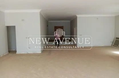 فيلا - 3 غرف نوم - 3 حمامات للبيع في الشروق 2000 - كمبوندات الشروق - مدينة الشروق - القاهرة