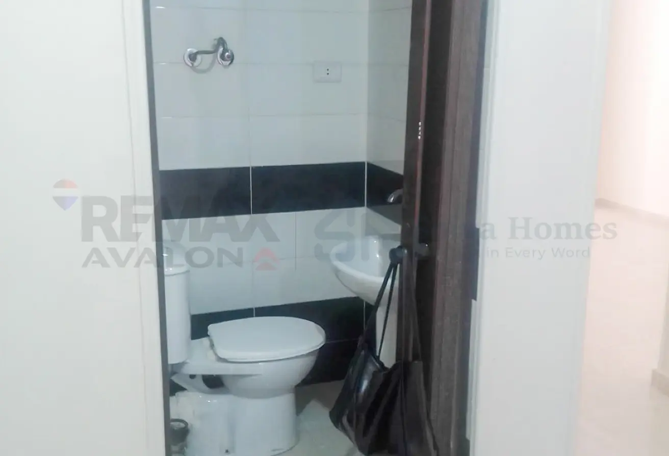 93822404 - Property Main Image