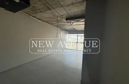 Office Space - 3 Bedrooms - 1 Bathroom for rent in Concord Plaza - South Investors Area - New Cairo City - Cairo