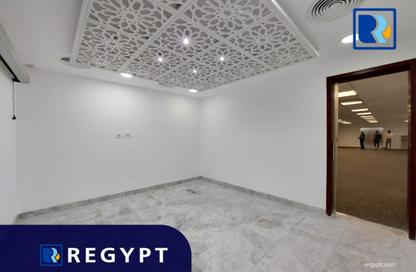مساحات مكتبية - استوديو - 7 حمامات للايجار في مركز القاهرة الطبي - شارع التسعين الشمالي - التجمع الخامس - مدينة القاهرة الجديدة - القاهرة