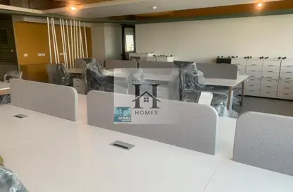 نصف طابق - استوديو - 4 حمامات للايجار في شارع التسعين الجنوبي - التجمع الخامس - مدينة القاهرة الجديدة - القاهرة