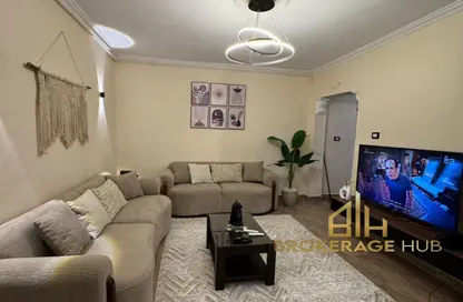 Apartment - 2 Bedrooms - 1 Bathroom for rent in Dr Mahmoud Ibrahim St. - Al Hadiqah Al Dawliyah - 7th District - Nasr City - Cairo