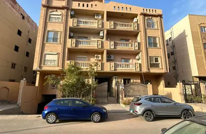 شقة - 3 غرف نوم - 2 حمامات للبيع في المنطقة السادسة شرق - مدينة الشروق - القاهرة