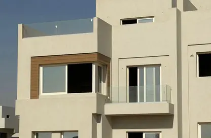 Townhouse - 4 Bedrooms - 4 Bathrooms for sale in Village West - Sheikh Zayed Compounds - Sheikh Zayed City - Giza