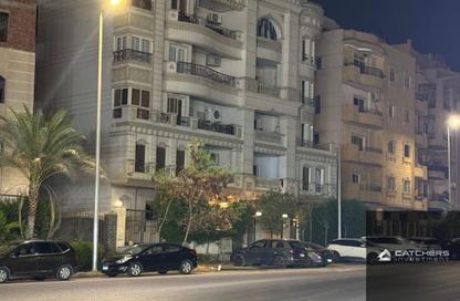 Apartment - 4 Bedrooms - 3 Bathrooms for sale in Al Narges - New Cairo City - Cairo