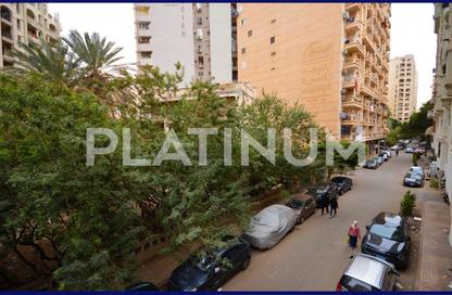 Apartment - 3 Bedrooms - 2 Bathrooms for sale in Al Safa St. - Smouha - Hay Sharq - Alexandria