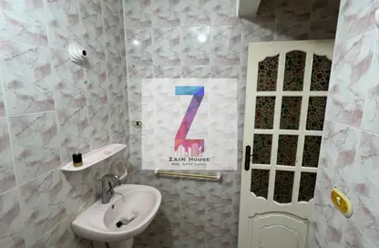 Apartment - 2 Bedrooms - 1 Bathroom for sale in Al Nasr St. - Smouha - Hay Sharq - Alexandria