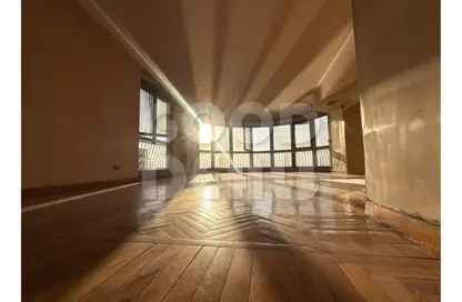 Apartment - 4 Bedrooms - 5 Bathrooms for sale in Cornish El Nile St. - Maadi - Hay El Maadi - Cairo