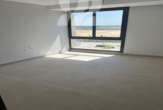 82609000 - Property Image 3