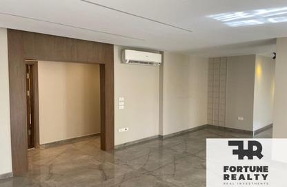 Apartment - 4 Bedrooms - 4 Bathrooms for sale in Mountain View Hyde Park - 5th Settlement Compounds - The 5th Settlement - New Cairo City - Cairo