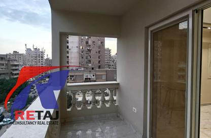Apartment - 4 Bedrooms - 2 Bathrooms for sale in Moez Al Dawla St. - 6th Zone - Nasr City - Cairo