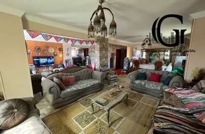 شقة - 3 غرف نوم - 2 حمامات للبيع في المجاورة الاولي - المنطقة التاسعة - مدينة الشروق - القاهرة