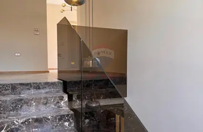 منزل مزدوج - 4 غرف نوم - 2 حمامات للايجار في نيو جيزة - طريق مصر اسكندرية الصحراوي - مدينة 6 أكتوبر - الجيزة