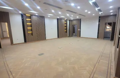 مساحات مكتبية - استوديو - 2 حمامات للايجار في محور جمال عبد الناصر - التجمع الثالث - مدينة القاهرة الجديدة - القاهرة