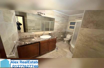 Apartment - 3 Bedrooms - 2 Bathrooms for rent in Al Farek Ismail Srhank St. - Laurent - Hay Sharq - Alexandria