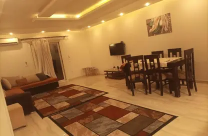 شقة - 3 غرف نوم - 3 حمامات للايجار في البوابة الاولي - خوفو - حدائق الاهرام - الجيزة