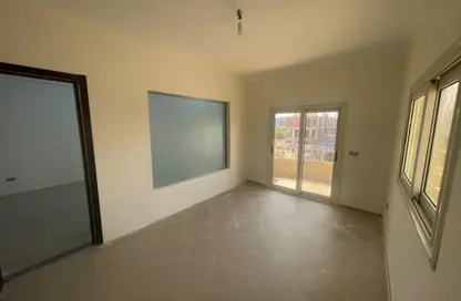 Apartment - 4 Bedrooms - 3 Bathrooms for rent in Doctor Yassin Abdel Ghaffar St. - Area C - Ganoob El Acadimia - New Cairo City - Cairo