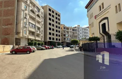 نصف طابق - استوديو - 3 حمامات للبيع في شارع 9 - الهضبة العليا - المقطم - القاهرة