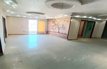 Apartment - 4 Bedrooms - 2 Bathrooms for sale in Doctor Al Sabongy St. - Saba Basha - Hay Sharq - Alexandria