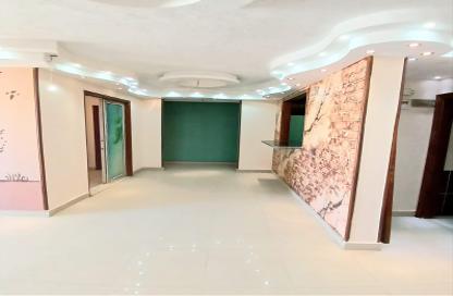 Apartment - 4 Bedrooms - 2 Bathrooms for sale in Doctor Al Sabongy St. - Saba Basha - Hay Sharq - Alexandria
