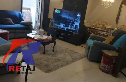 Apartment - 3 Bedrooms - 2 Bathrooms for rent in Moez Al Dawla St. - 6th Zone - Nasr City - Cairo