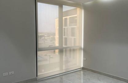 Office Space - 4 Bedrooms - 1 Bathroom for rent in Kargo Mall - Al Shabab St. - Sheikh Zayed City - Giza