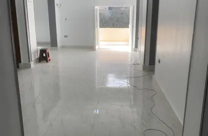 شقة - 3 غرف نوم - 2 حمامات للايجار في طريق النصر - المنطقة الأولى - مدينة نصر - القاهرة